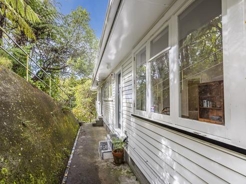 2/1 Braithwaite Street, Karori