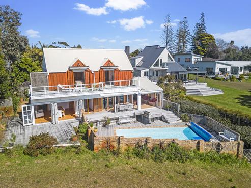 5A Pohutukawa Road, Beachlands