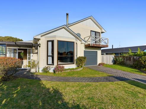 36 Simcox Street, Otaki Beach