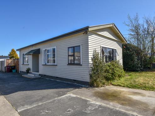 111 Broadway, Carterton