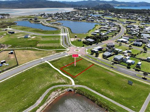 302 Harbour Drive East, Matarangi