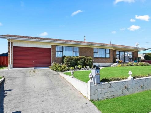8 Sandalwood Drive, Dinsdale
