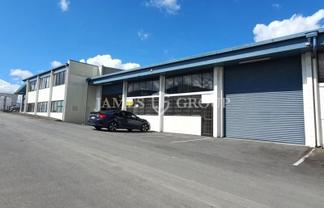 789sqm Prime Patiki Road Warehouse + 12 Carparks