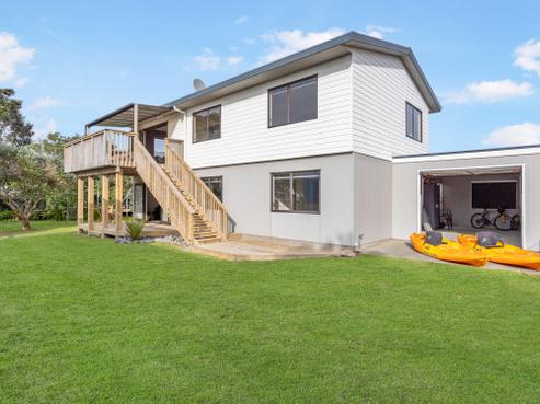 805B Ocean Road, Whangamata