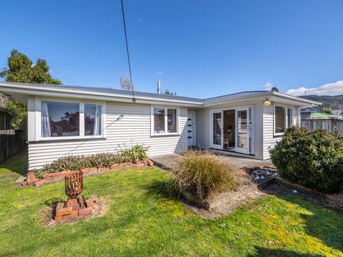 44 Woodward Street East, Featherston