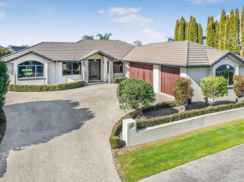 85 Huntington Drive, Huntington