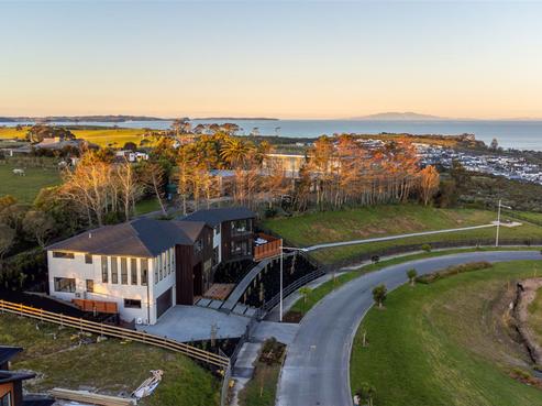 3 Ridgelea Road, Long Bay