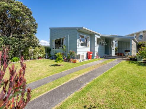 8A Simcox Street, Otaki Beach
