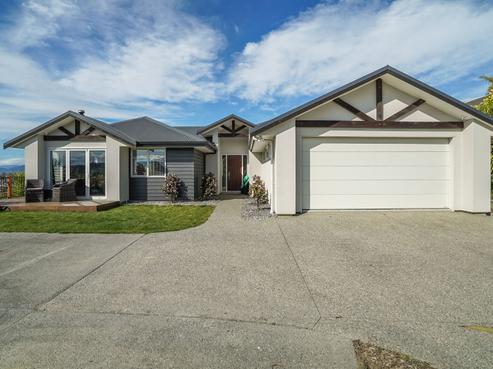 11 Katania Heights, Brightwater
