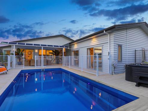 8 Davey Crescent, Orewa