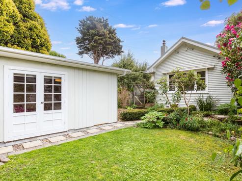 9 Tawa Street, Eastbourne