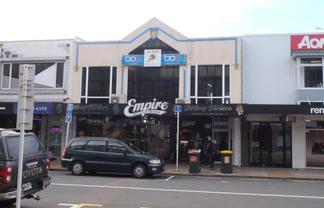 Single office suites available - Incentives and 1 car park by negotiation.    