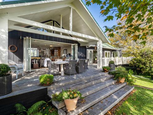 18 Beacon Road, Riverhead