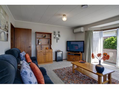 2/105 Le Cren Street, Seaview