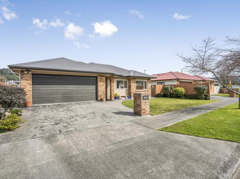 4 Woodland Grove, Wainuiomata