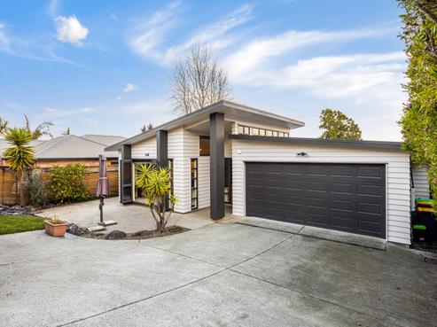 59 Royal Road, Massey