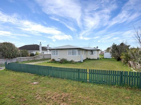11 Ngahina Street, Marton