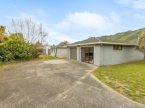 10 Graham Grove, Waikanae