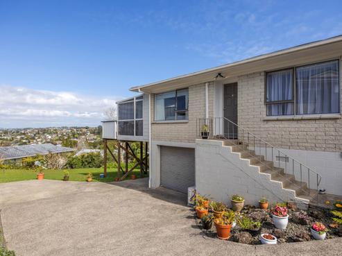 2/21 Target Road, Totara Vale