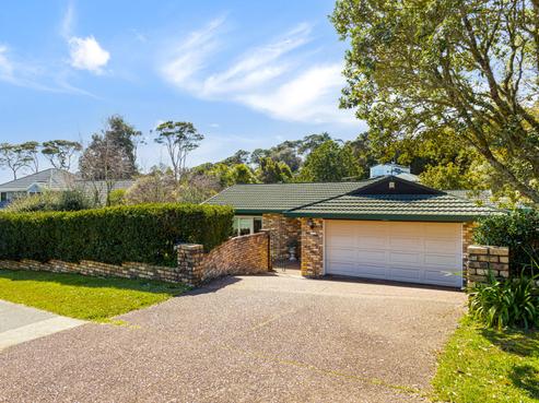 23 Woodfern Crescent, Titirangi