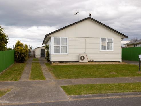 36 Curling Crescent, Onekawa