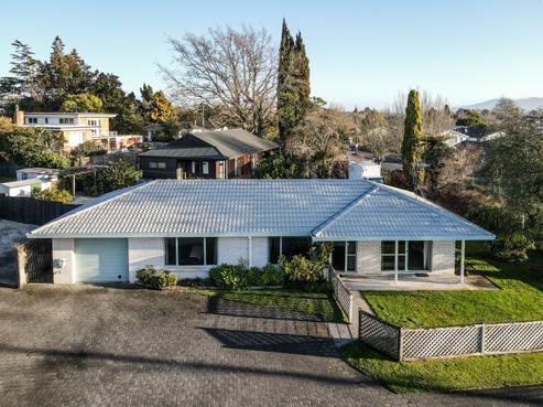 1B Saxbys Road, Deanwell