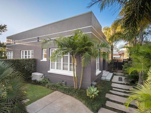 1 Hollywood Avenue, Epsom