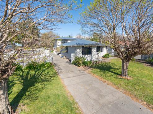 28 Warwick Crescent, Taradale