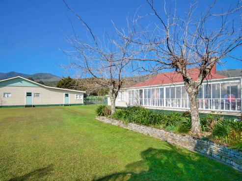 2 Mcgill Street, Waimangaroa