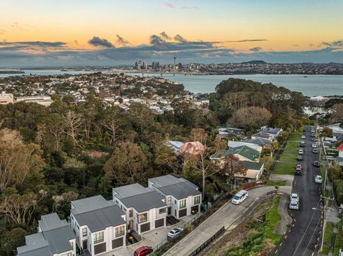 4/10B Huka Road, Birkenhead