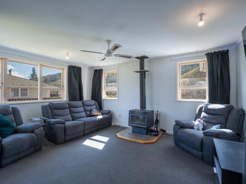 7 Kowhai Street, Tapawera
