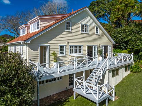 32 Aeroview Drive, Beach Haven