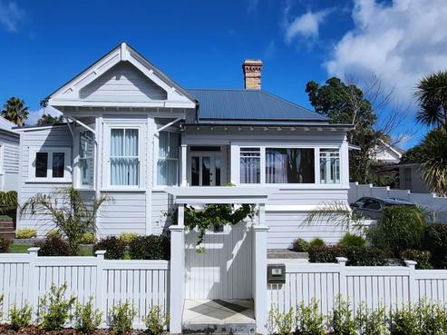 16 Onslow Avenue, Epsom