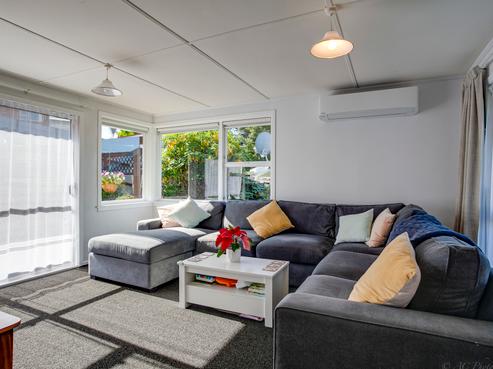 16 Clyde Carr Crescent, Waimataitai
