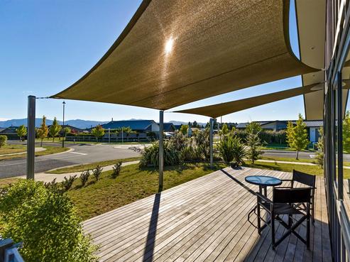 60 Sherwin Avenue, Albert Town