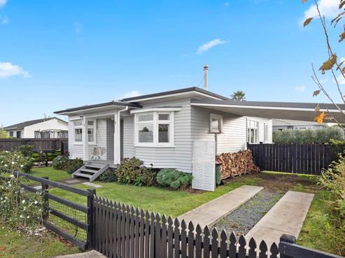 18 Sandspit Road, Waiuku