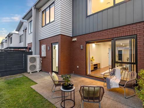 17 Moki Place, Long Bay