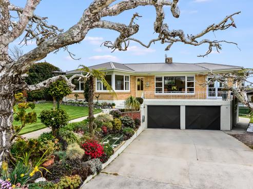 765 River Road, Chartwell