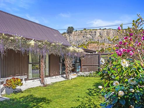 1/31 Main Road, Redcliffs