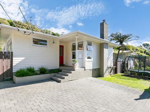 10 Leona Way, Paparangi