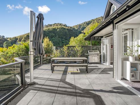6 Korimako Road, Days Bay