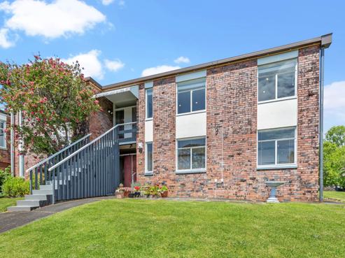 2/166 Saint Andrews Road, Epsom