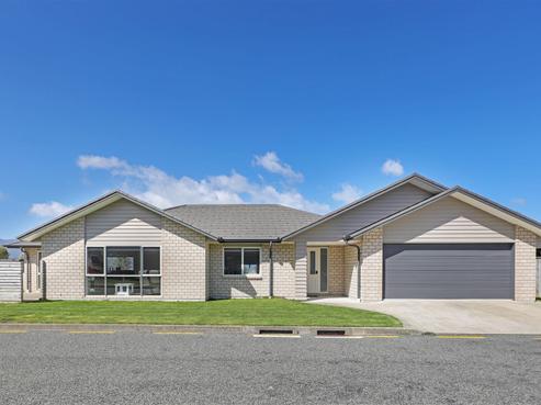 4 Cory Jane Grove, Riverstone Terraces