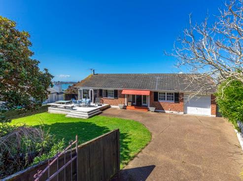 24 Vanessa Crescent, Glendowie