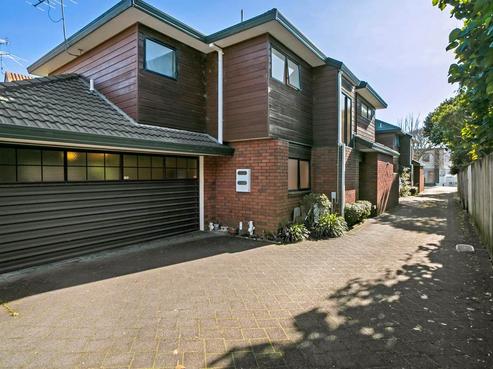 2/4 Alpers Avenue, Epsom