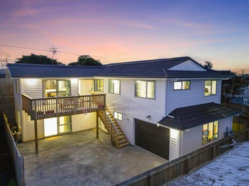 31 Helleur Road, Massey