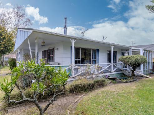 1 Sheridan Crescent, Leamington
