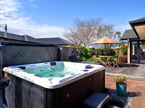 10 Hollybush Drive, Brightwater