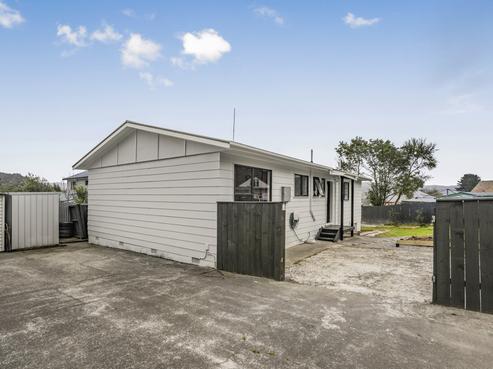 8A Buller Grove, Naenae