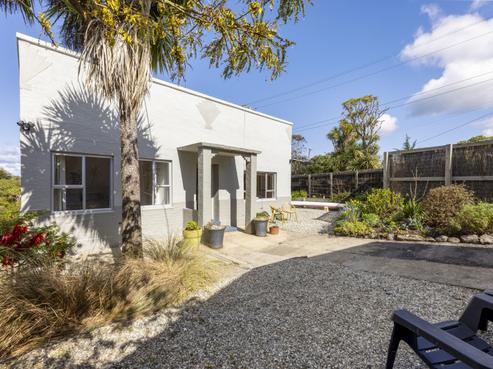 10 Mcintosh Road, Brighton